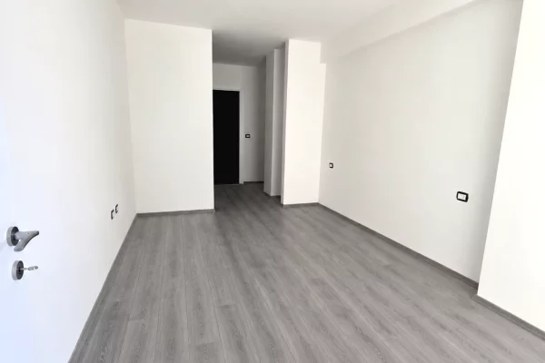 Shtepi ne shitje Apartament ne Tirane, 2+1, Mobilimi Bosh, pa mobiluar, Pagesa 192,700  Euro.