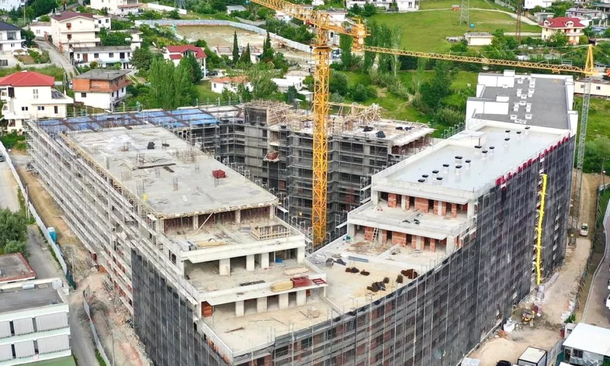 Shtepi ne shitje Apartament ne Tirane, 2+1, Mobilimi Bosh, pa mobiluar, Pagesa 115,860  Euro.