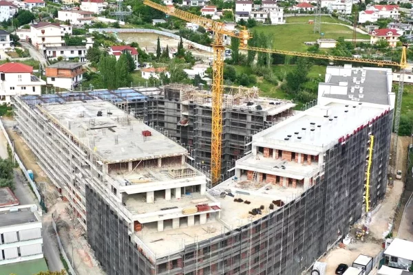 Shtepi ne shitje Apartament ne Tirane, 2+1, Mobilimi Bosh, pa mobiluar, Pagesa 115,860  Euro.