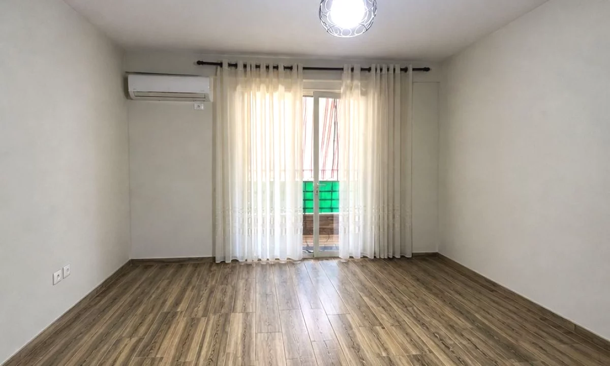 Shtepi ne shitje Apartament ne Tirane, 2+1, Mobilimi Bosh, pa mobiluar, Pagesa 168,420  Euro.
