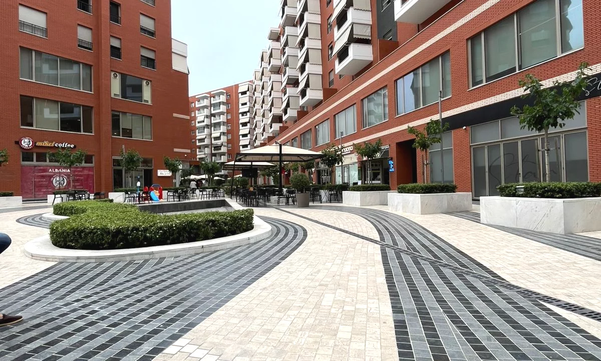 🏢 Jepet Dyqan me Qira tek Kompleksi Delijorgji