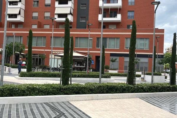 🏢 Jepet Dyqan me Qira tek Kompleksi Delijorgji