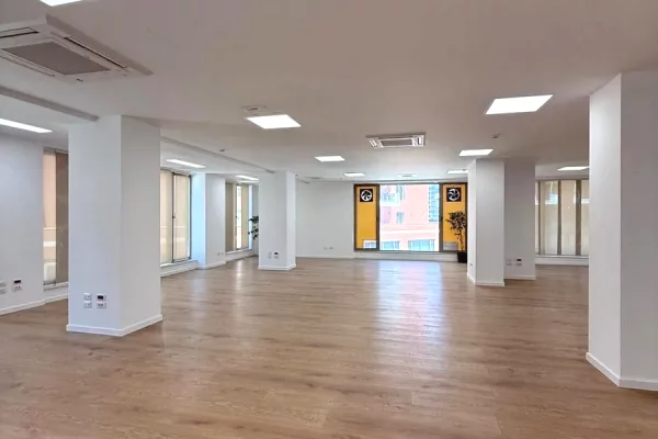 Ambient biznesi me qera 3+1 ne Tirane - 11,000 Euro
