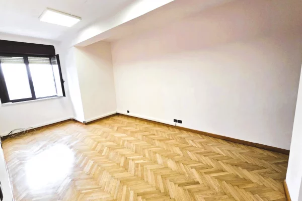 🏢 Jepet Ambient per Zyra me Qira – Torre Drini📍