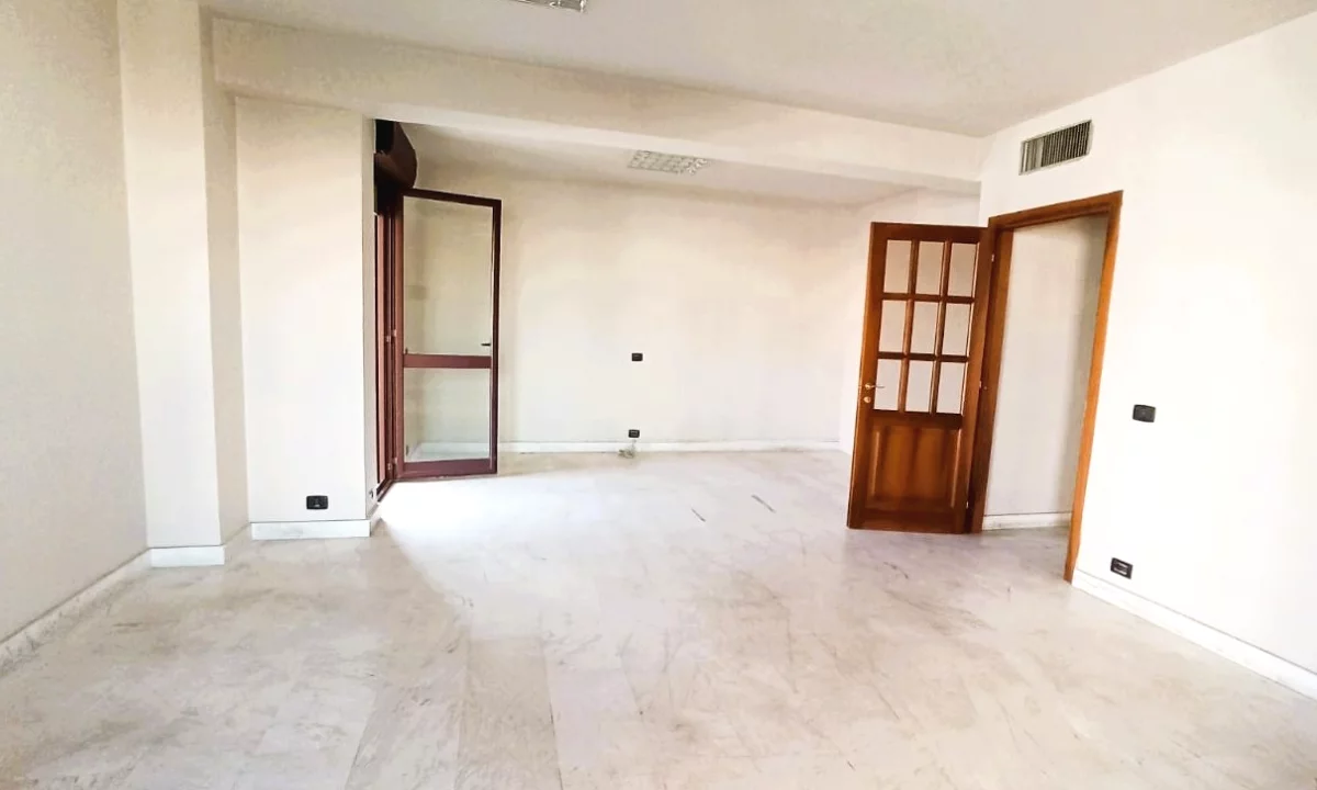 🏢 Jepet Ambient per Zyra me Qira te Torre Drini