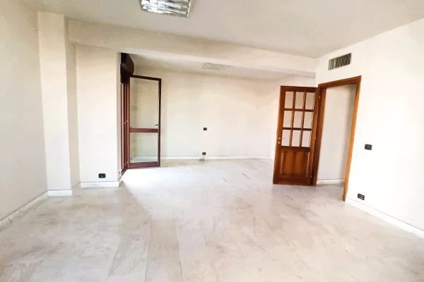 🏢 Jepet Ambient për Zyra me Qira te Torre Drini