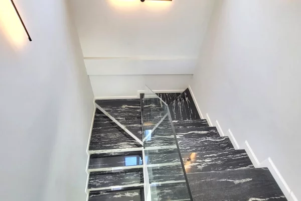 Shtepi me qera Vila Luksoze ne Tirane, 5+1, Mobilimi E mobiluar, Pagesa 3,500  Euro.