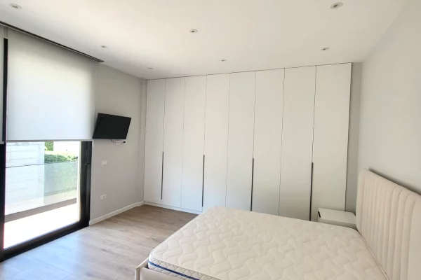 Shtepi me qera Vila Luksoze ne Tirane, 5+1, Mobilimi E mobiluar, Pagesa 3,500  Euro.
