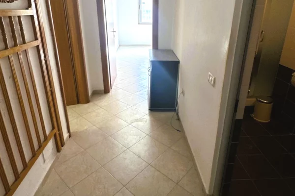 Appartamento in vendita a Tirana 2+1, SemiArredato