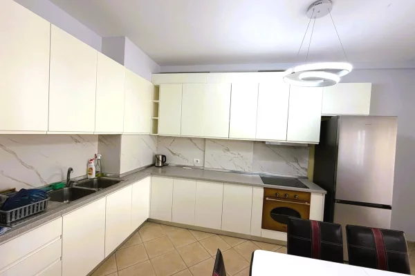 Shtepi me qera Apartament ne Tirane, 2+1, Mobilimi E mobiluar, Pagesa 1,000  Euro.