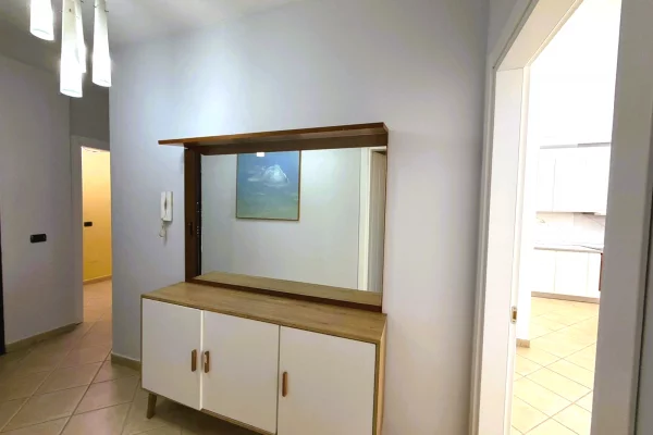 Shtepi me qera Apartament ne Tirane, 2+1, Mobilimi E mobiluar, Pagesa 1,000  Euro.