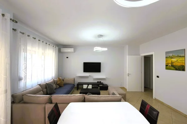 Shtepi me qera Apartament ne Tirane, 2+1, Mobilimi E mobiluar, Pagesa 1,000  Euro.