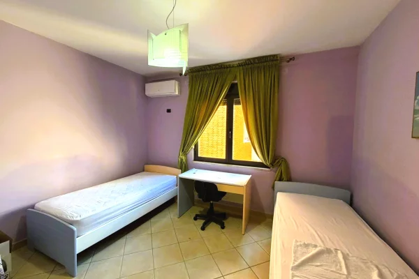 Shtepi me qera Apartament ne Tirane, 2+1, Mobilimi E mobiluar, Pagesa 1,000  Euro.