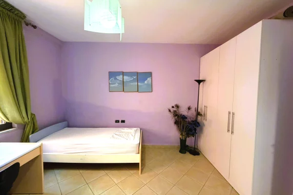 Shtepi me qera Apartament ne Tirane, 2+1, Mobilimi E mobiluar, Pagesa 1,000  Euro.