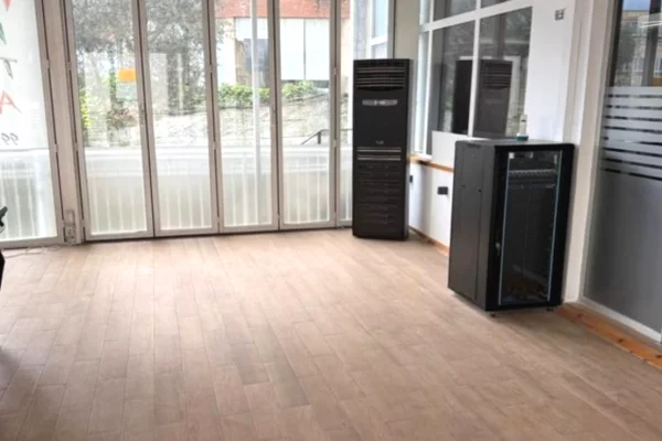 Ambient biznesi me qera 3+1 ne Tirane - 1,200 Euro