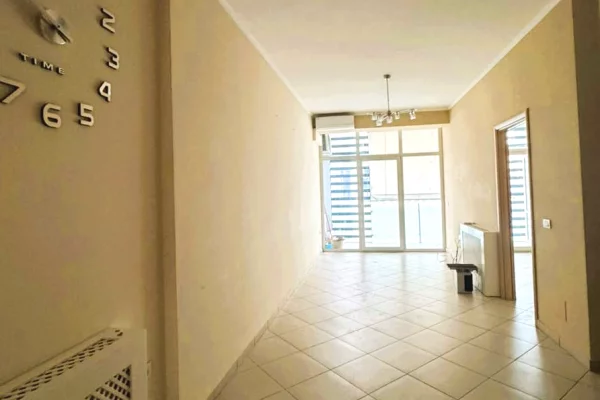 Shtepi ne shitje Apartament ne Tirane, 1+1, Mobilimi Bosh, pa mobiluar, Pagesa 210,000  Euro.
