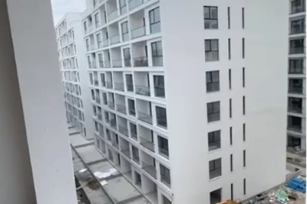 Shtepi ne shitje Apartament ne Durres, 2+1, Mobilimi Bosh, pa mobiluar, Pagesa 10,500,000  Leke.