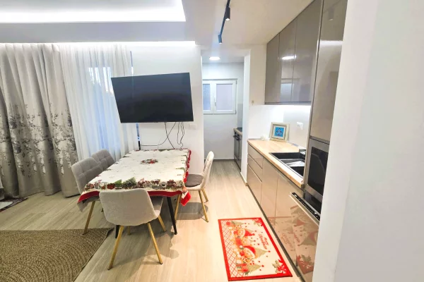 Shtepi ne shitje Apartament ne Tirane, 2+1, Mobilimi E mobiluar, Pagesa 200,000  Euro.