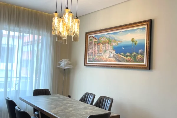 Shtepi ne shitje Apartament ne Tirane, 2+1, Mobilimi E mobiluar, Pagesa 450  Euro.