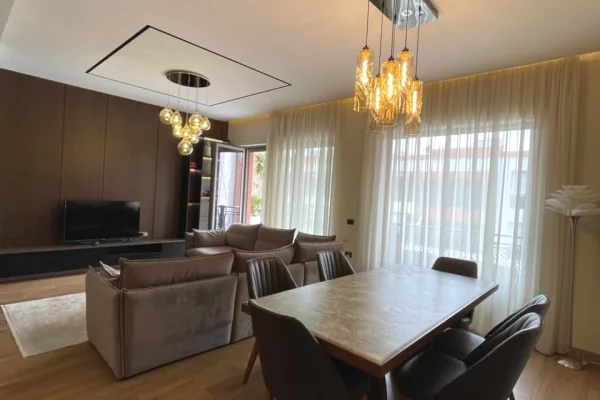 Shtepi ne shitje Apartament ne Tirane, 2+1, Mobilimi E mobiluar, Pagesa 450  Euro.