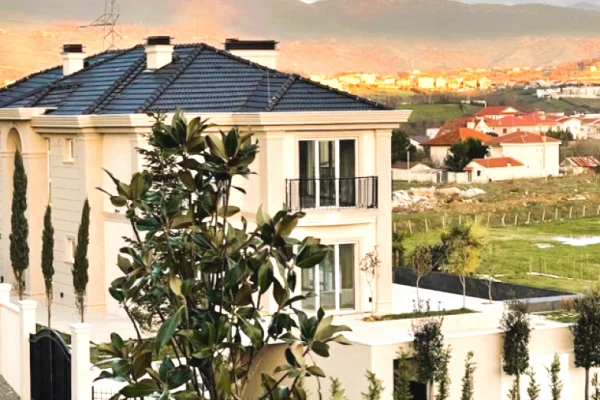 Shtepi ne shitje 7+1 ne Tirane - 2,700,000 Euro