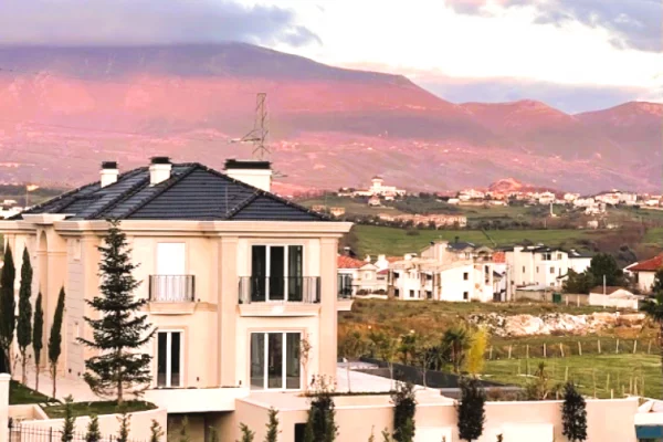 Luxury villas for sale in Tirana 7+1, Furnished