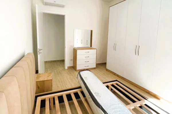 Shtepi me qera Apartament ne Tirane, 1+1, Mobilimi E mobiluar, Pagesa 90,000  Leke.