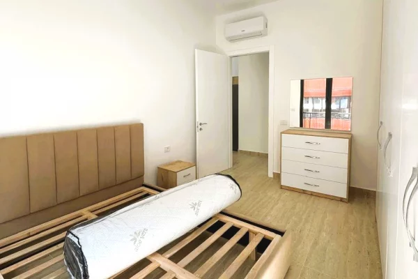 Shtepi me qera Apartament ne Tirane, 1+1, Mobilimi E mobiluar, Pagesa 90,000  Leke.