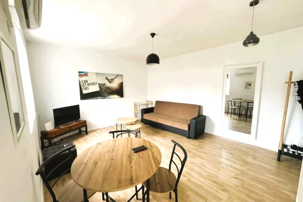 Shtepi me qera Apartament ne Tirane, 1+1, Mobilimi E mobiluar, Pagesa 58,000  Leke.