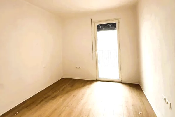 Shtepi ne shitje Apartament ne Tirane, 2+1, Mobilimi Bosh, pa mobiluar, Pagesa 214,000  Euro.