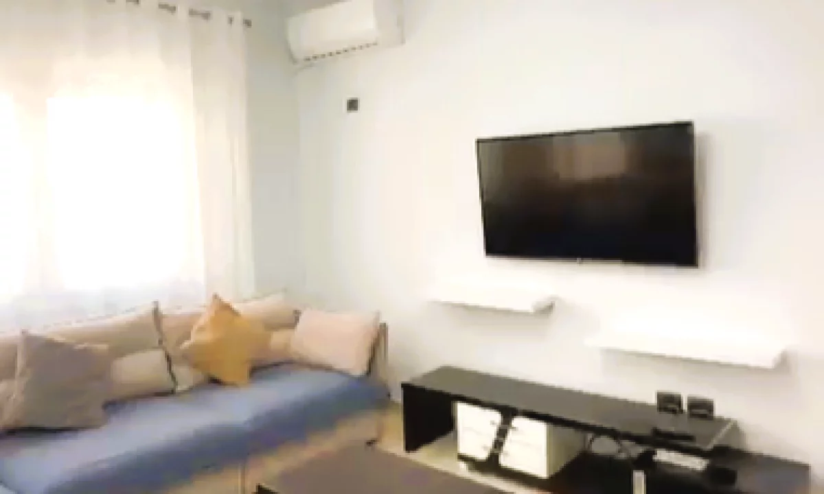 Shtepi me qera Apartament ne Tirane, 2+1, Mobilimi E mobiluar, Pagesa 1,000  Euro.