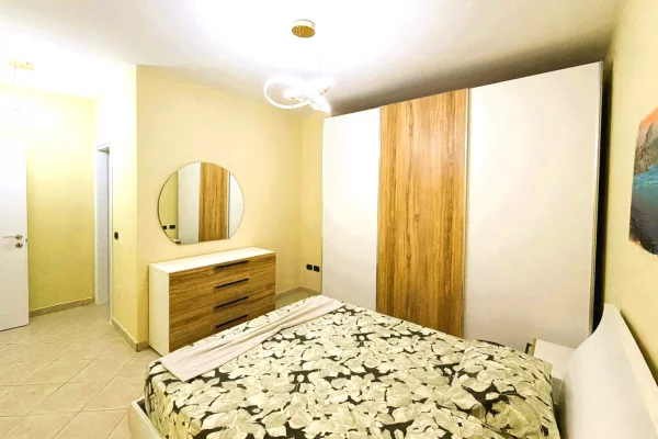 Shtepi me qera Apartament ne Tirane, 2+1, Mobilimi E mobiluar, Pagesa 1,000  Euro.
