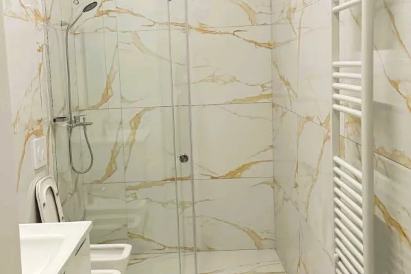 Shtepi me qera Apartament ne Tirane, 2+1, Mobilimi E mobiluar, Pagesa 900  Euro.