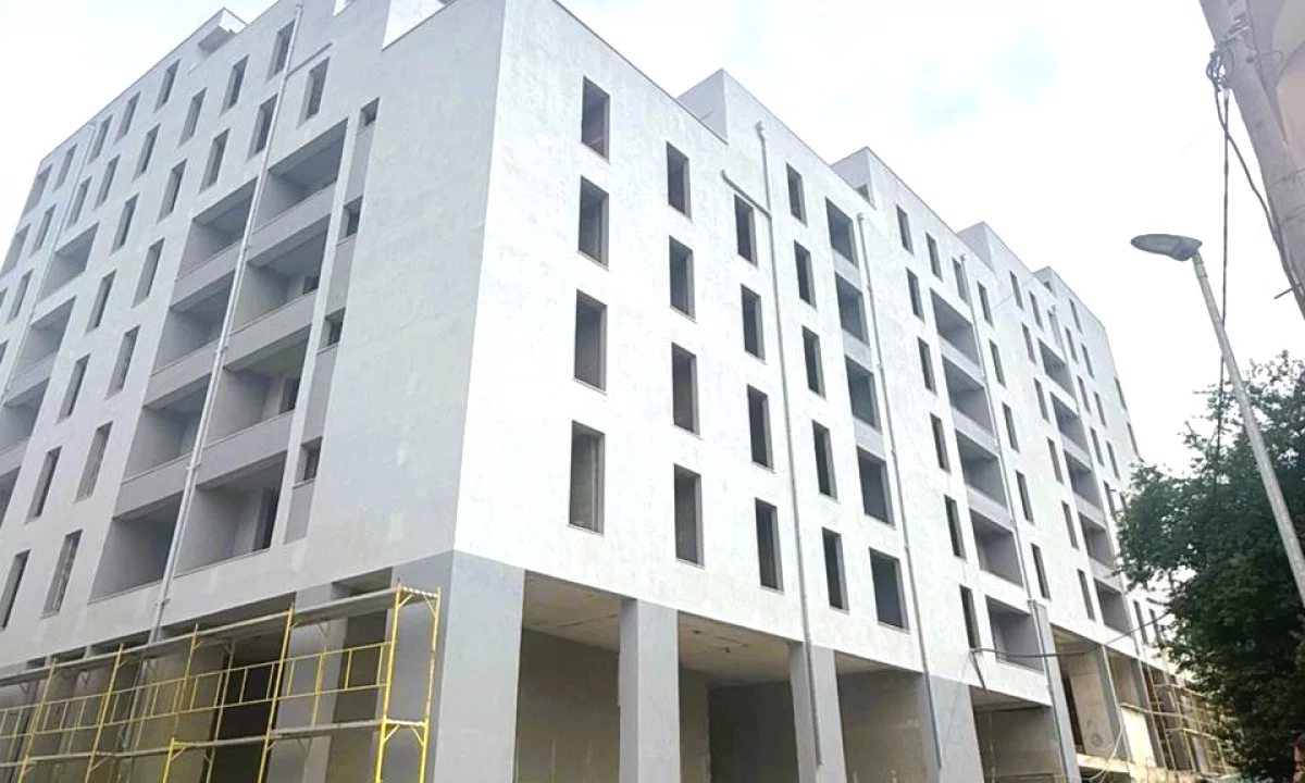 Shtepi ne shitje Apartament ne Tirane, 2+1, Mobilimi Bosh, pa mobiluar, Pagesa 165,000  Euro.