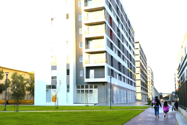 Shtepi ne shitje Apartament ne Tirane, 2+1, Mobilimi Bosh, pa mobiluar, Pagesa 100,000  Euro.