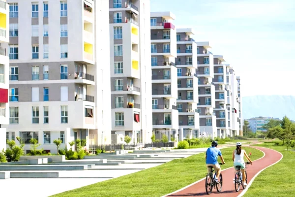 Shtepi ne shitje Apartament ne Tirane, 2+1, Mobilimi Bosh, pa mobiluar, Pagesa 100,000  Euro.