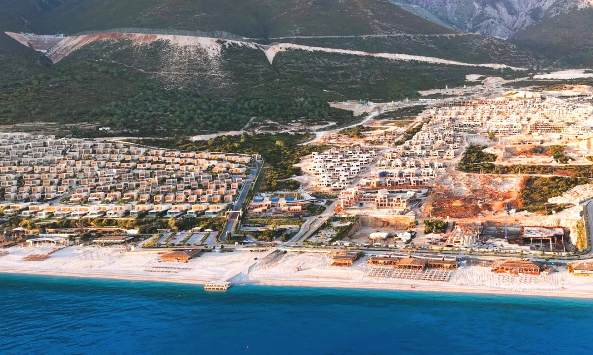 Shtepi ne shitje Vila Luksoze ne Himare, 3+1, Mobilimi Bosh, pa mobiluar, Pagesa 1,900,000  Euro.