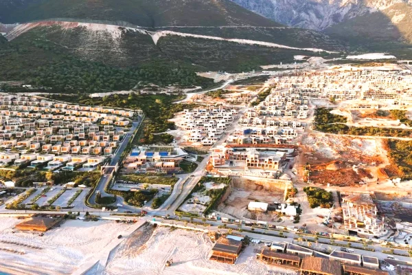 Shtepi ne shitje Vila Luksoze ne Himare, 3+1, Mobilimi Bosh, pa mobiluar, Pagesa 1,900,000  Euro.