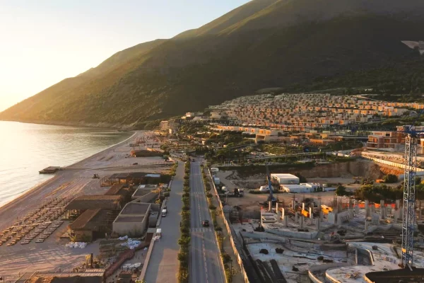Shtepi ne shitje Vila Luksoze ne Himare, 3+1, Mobilimi Bosh, pa mobiluar, Pagesa 1,900,000  Euro.