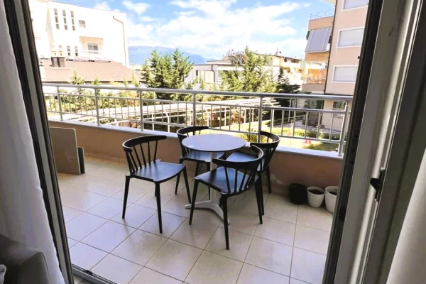 Shtepi me qera Apartament ne Tirane, 1+1, Mobilimi E mobiluar, Pagesa 674  Euro.