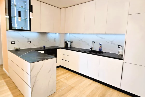 Shtepi me qera Apartament ne Tirane, 2+1, Mobilimi E mobiluar, Pagesa 1,300  Euro.
