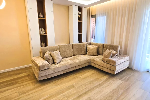 Shtepi me qera Apartament ne Tirane, 2+1, Mobilimi E mobiluar, Pagesa 1,300  Euro.