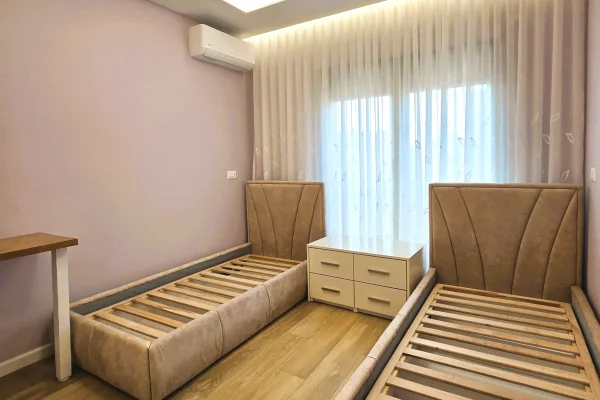 Shtepi me qera Apartament ne Tirane, 2+1, Mobilimi E mobiluar, Pagesa 1,300  Euro.