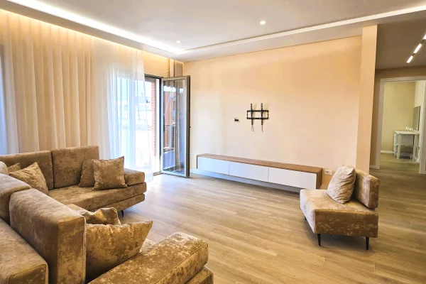 Shtepi me qera Apartament ne Tirane, 2+1, Mobilimi E mobiluar, Pagesa 1,300  Euro.