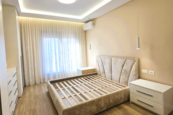 Shtepi me qera Apartament ne Tirane, 2+1, Mobilimi E mobiluar, Pagesa 1,300  Euro.