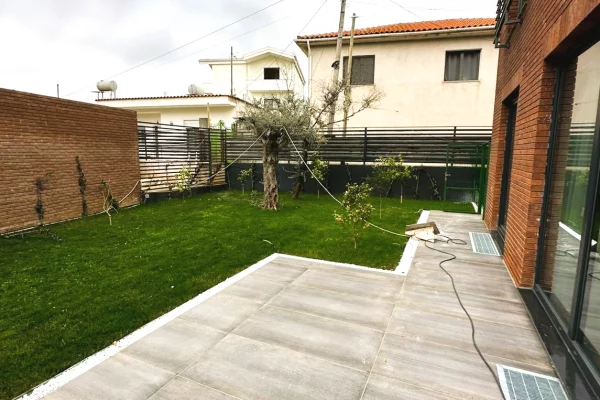 Shtepi me qera Vila Luksoze ne Tirane, 4+1, Mobilimi E mobiluar, Pagesa 2,800  Euro.