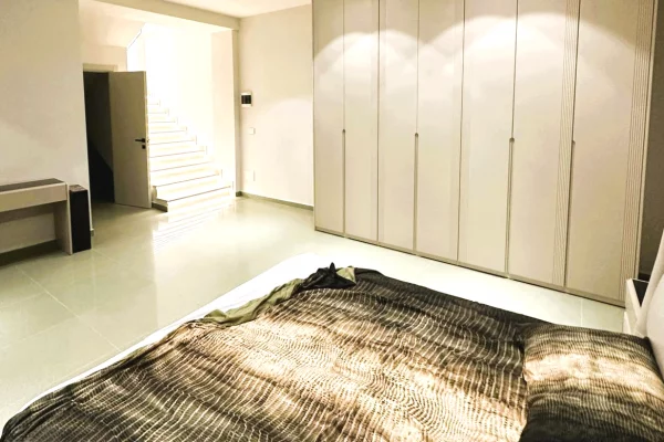 Shtepi me qera Vila Luksoze ne Tirane, 4+1, Mobilimi E mobiluar, Pagesa 2,800  Euro.