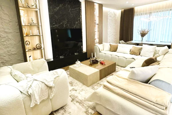 Shtepi me qera Vila Luksoze ne Tirane, 4+1, Mobilimi E mobiluar, Pagesa 2,800  Euro.