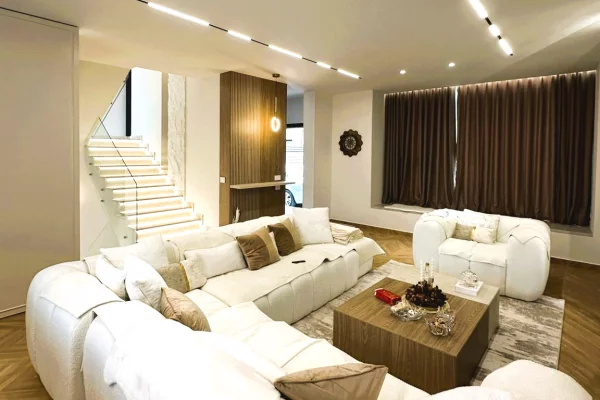 Shtepi me qera Vila Luksoze ne Tirane, 4+1, Mobilimi E mobiluar, Pagesa 2,800  Euro.