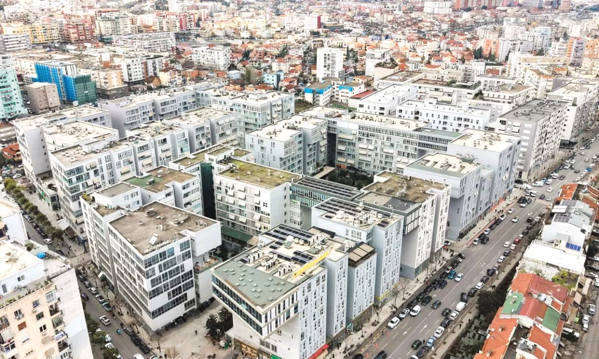 Shtepi ne shitje Apartament ne Tirane, Garsoniere, Mobilimi E mobiluar, Pagesa 160,000  Euro.